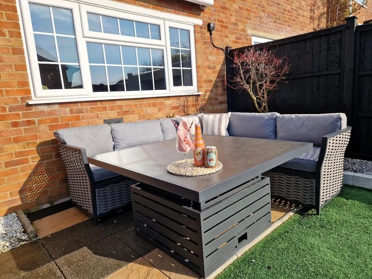 Stylish, Cosy & Peaceful Cheltenham Home Holiday home