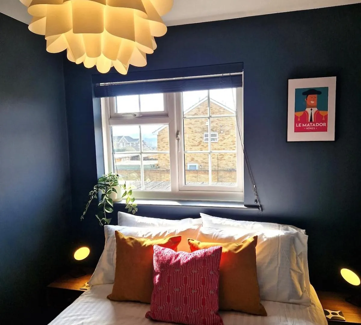 Stylish, Cosy & Peaceful Cheltenham Home
