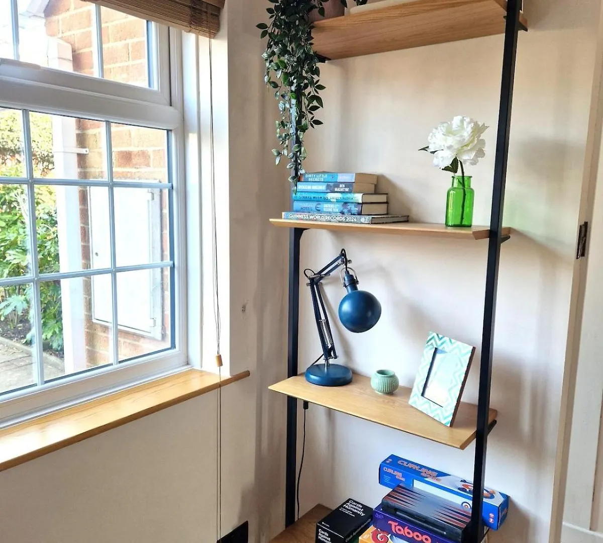 Stylish, Cosy & Peaceful Cheltenham Home 0*,  United Kingdom